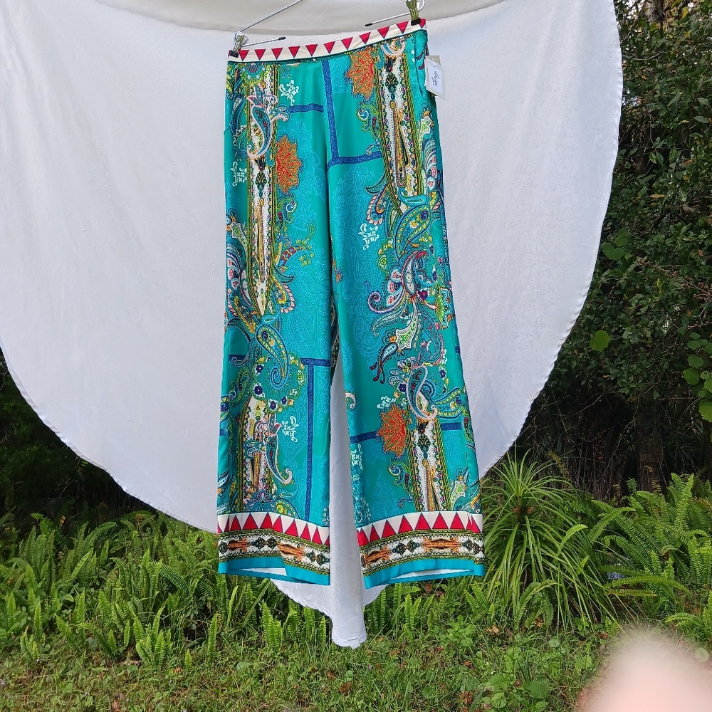 Beige by eci Boho Flair Leg Pants Size 10 Stretch Green Red Gold Zip Side